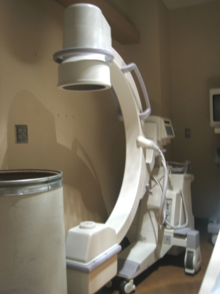 Mobile C-arm fluoroscopy unit